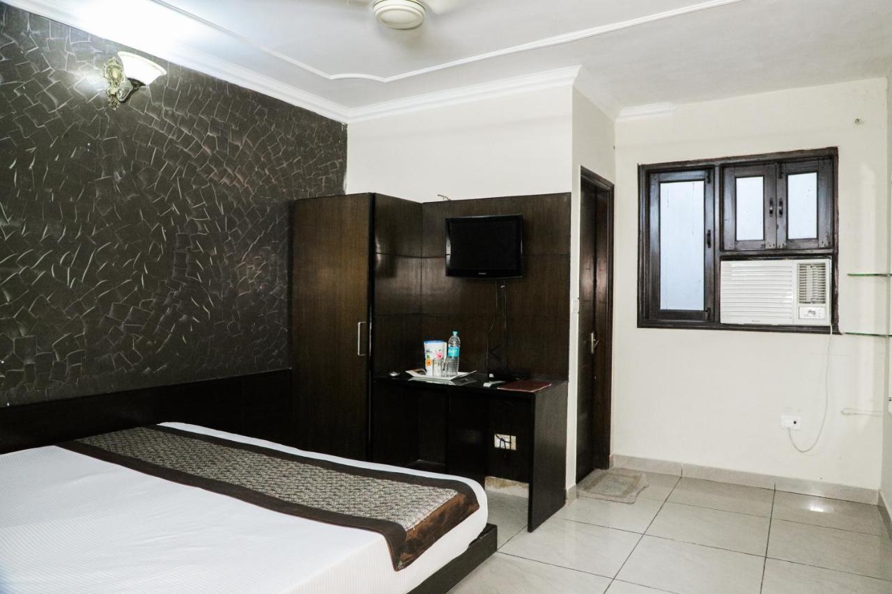 Hotel Centra Inn New Delhi Bagian luar foto