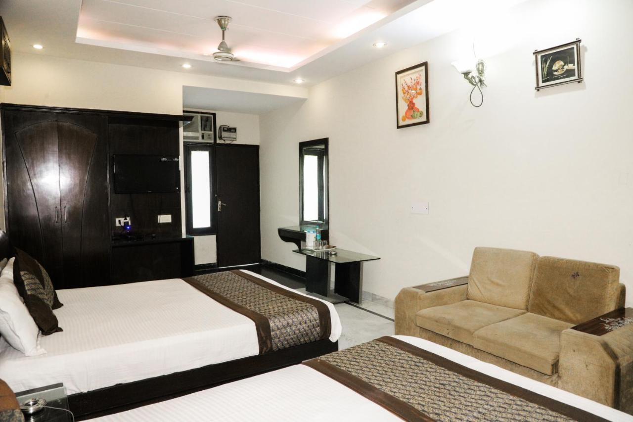 Hotel Centra Inn New Delhi Bagian luar foto