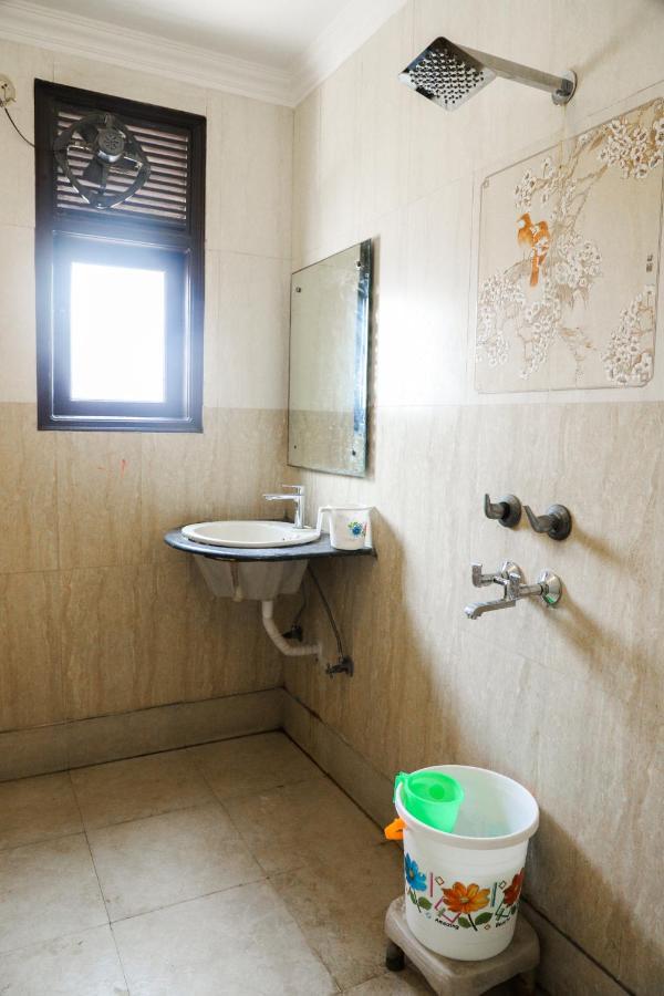 Hotel Centra Inn New Delhi Bagian luar foto